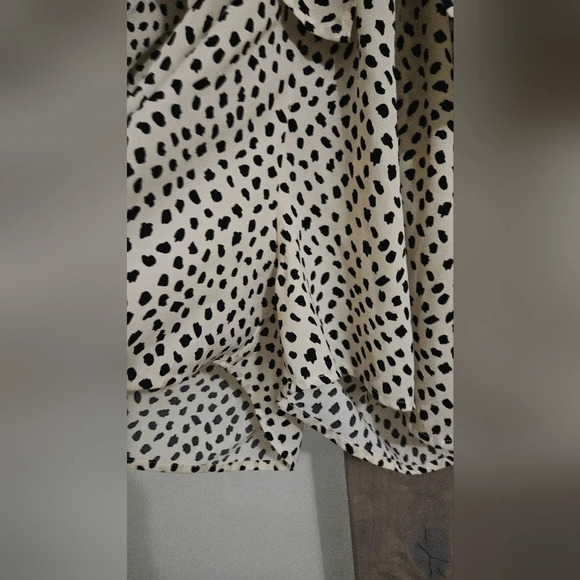 VICI Flawless Well Behaved Printed Pocketed Tie Romper. Size small - Picture 8 of 16